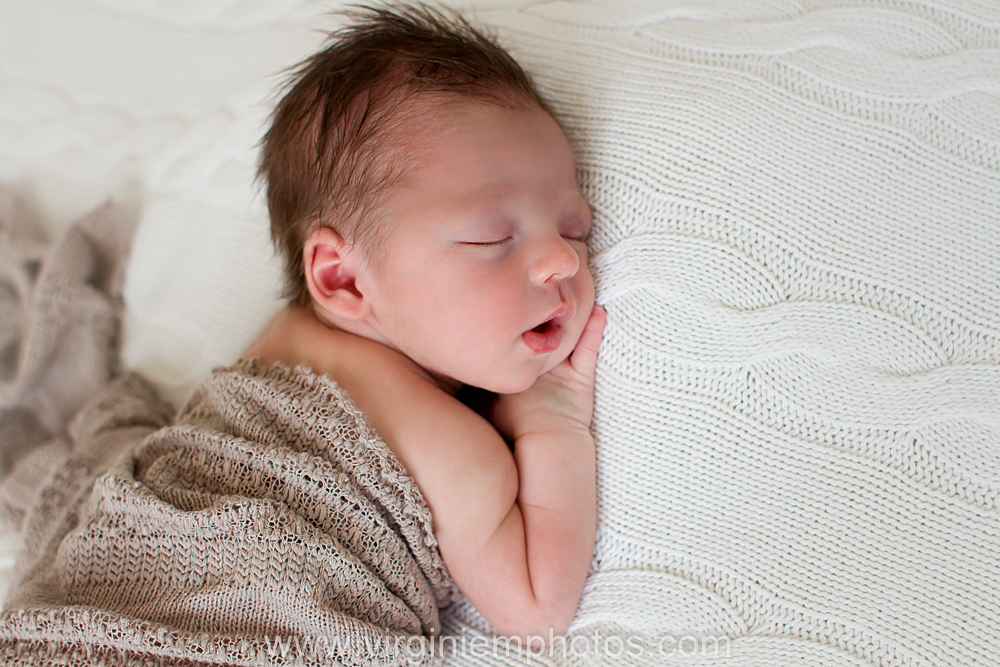 Virginie M. Photos - Enzo - photographe nord - nord - naissance - nouveau né - bébé - séance naissance - photos - Croix (3)