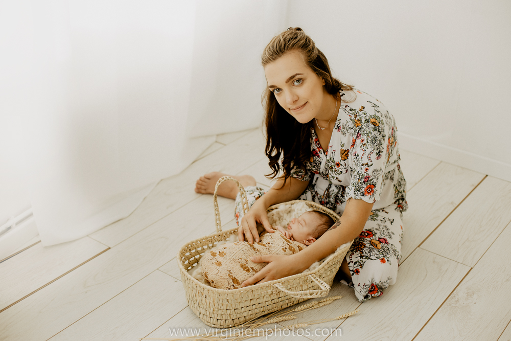 Virginie M. Photos-naissance-photographe-Lille-Hauts de France-Nord-bébé-photos-studio-maman-maternité (9)