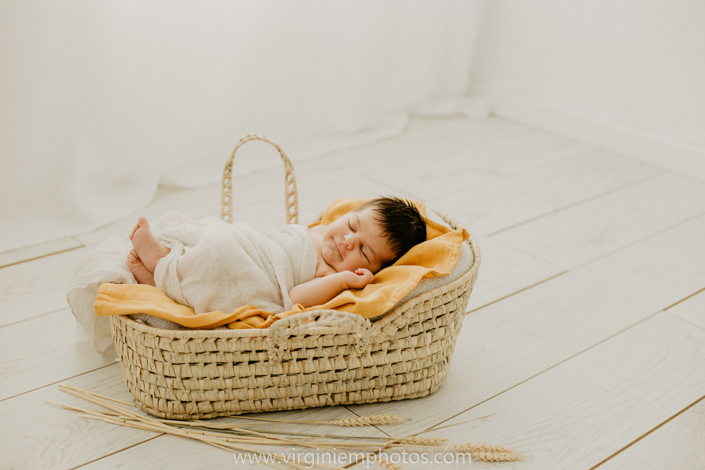 Virginie M. Photos-séance naissance-bébé-nouveau né-famille-photos-studio-photographe Lille-Croix-Nord (15)