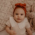 portrait bébé avec bonnet
