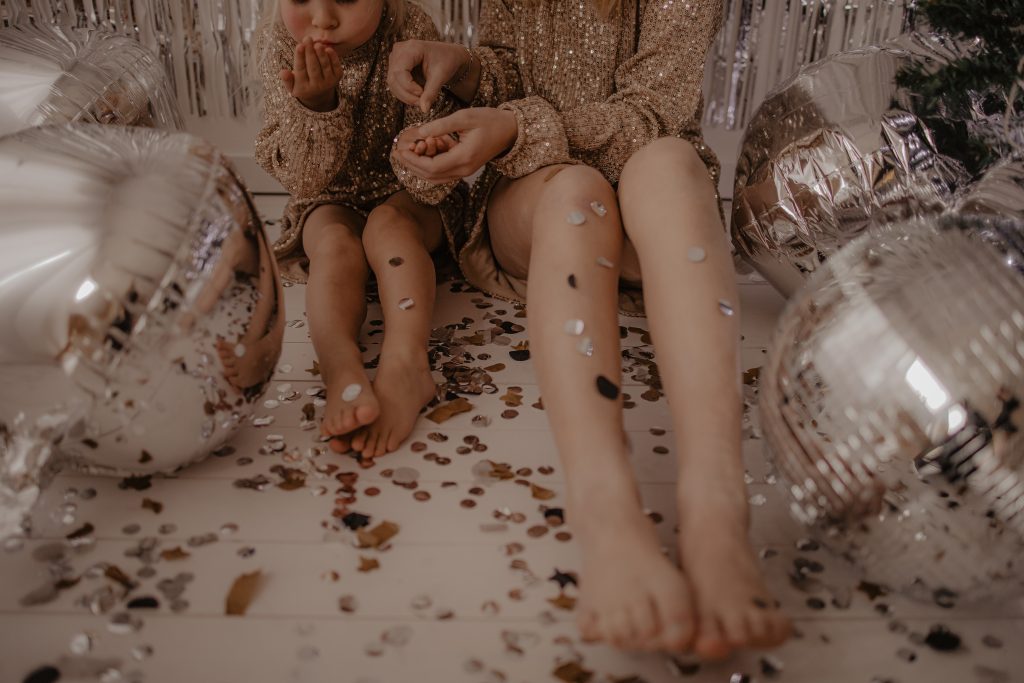 Décor studio photo à Douai avec des confettis