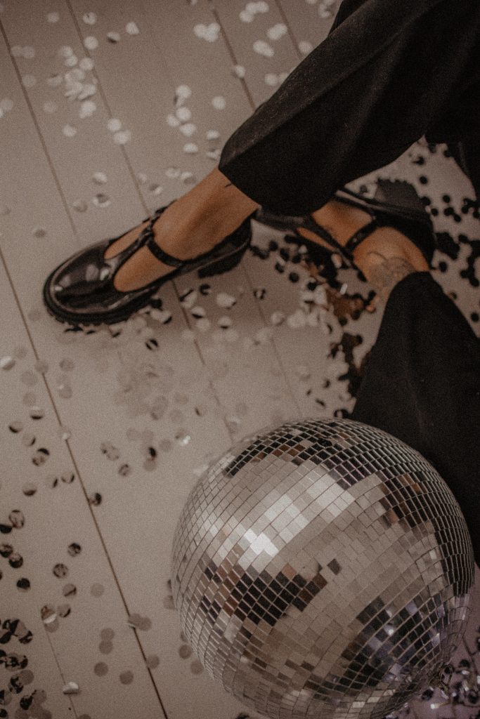 boule à facette et confettis