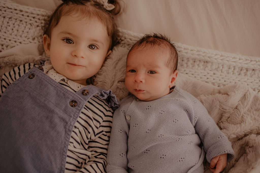 Photo bébé et grande sœur studio Douai