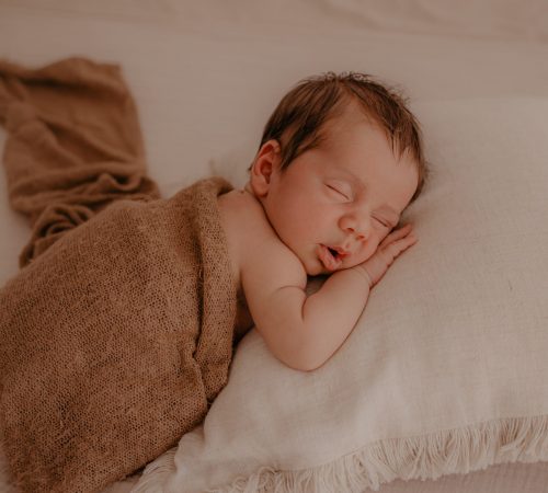 Séance naissance en famille – Studio photo Douai