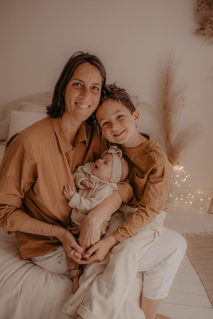 Portrait photo maman, grand frère et bébé