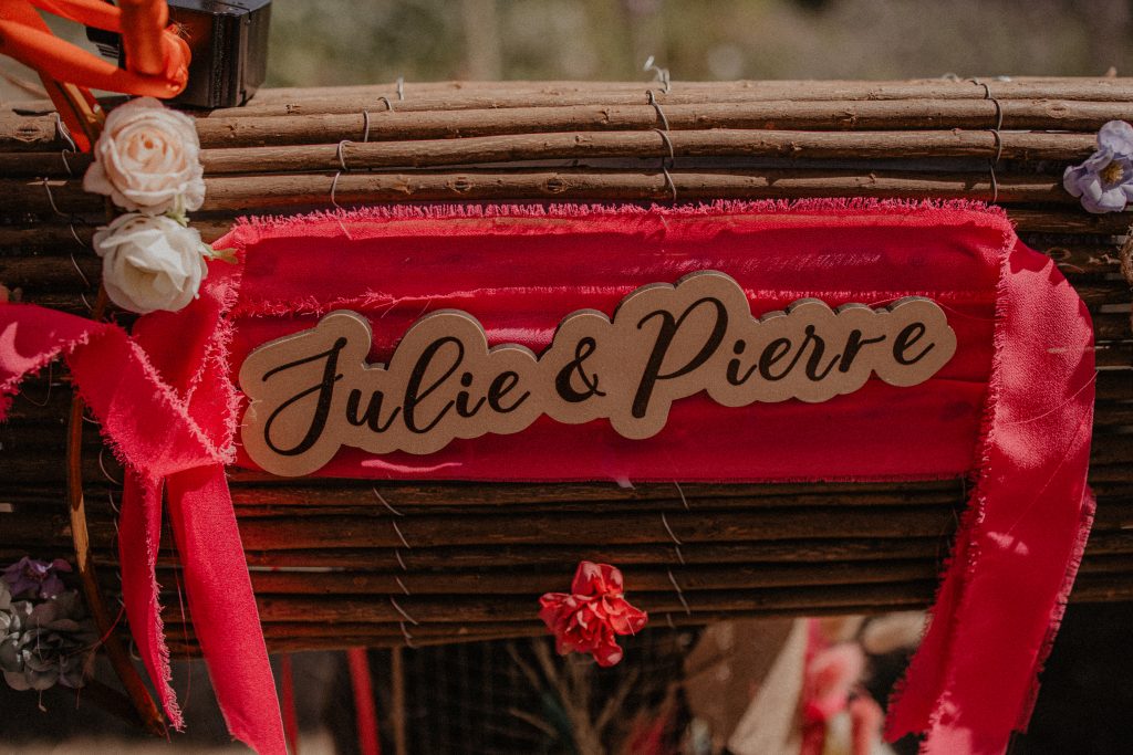 Décoration colorée cérémonie laïque mariage