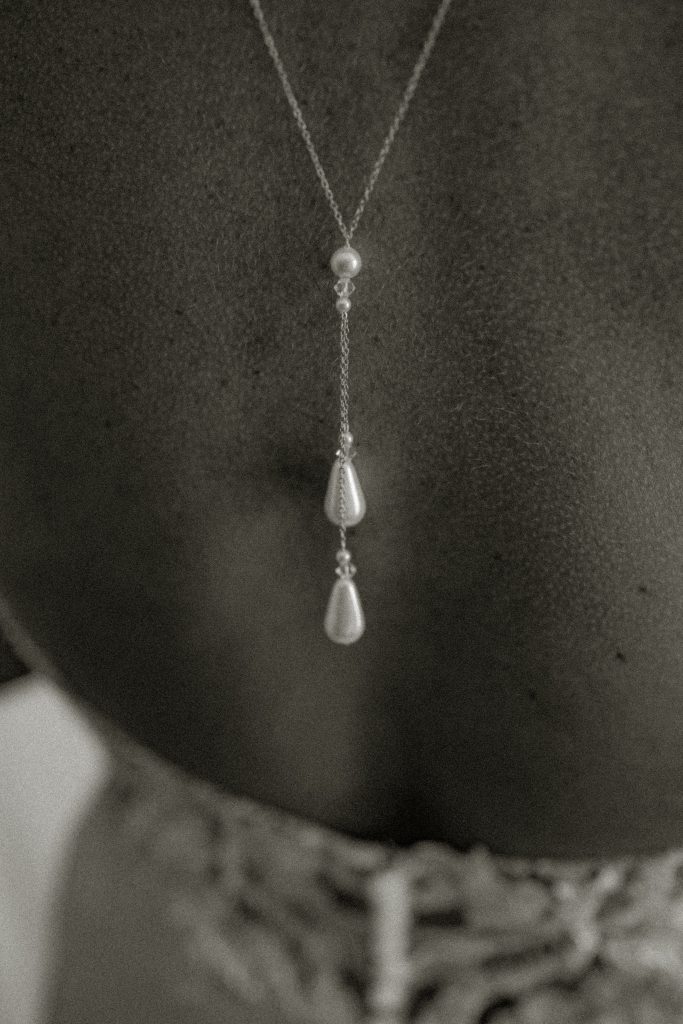 bijoux de dos de la mariée